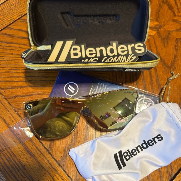 Brand new! Never worn blenderz millennia DX sunglasses - Picture 2 of 2